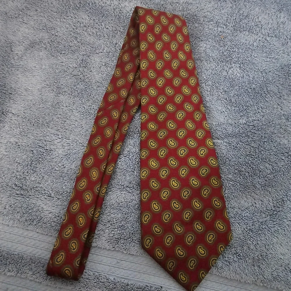Polo Ralph Lauren Mens Silk Tie Burgundy Red Paisley Medallion Hand Made Necktie